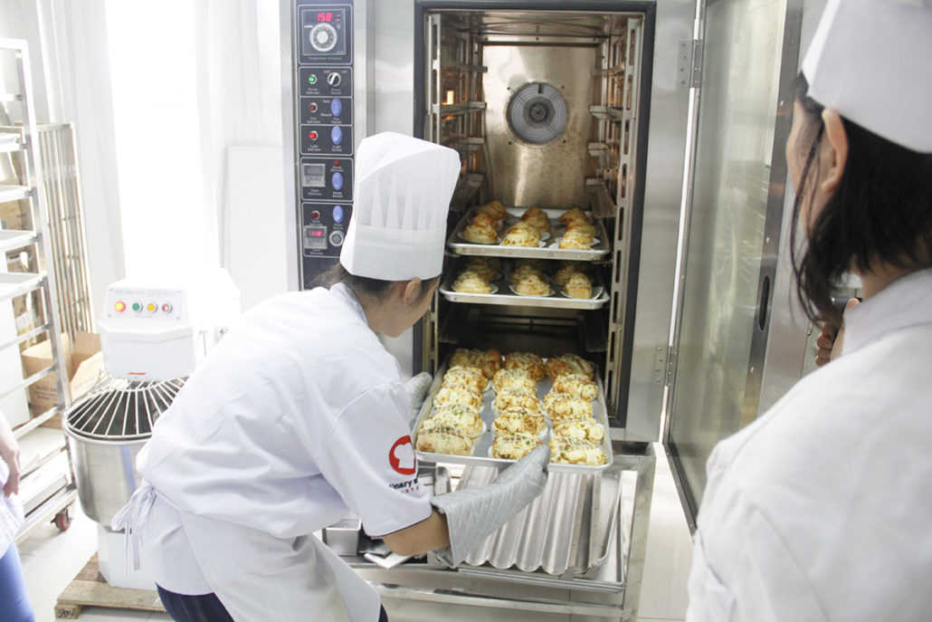 Dạy làm bánh – định hướng nghề bánh Nhất Hương